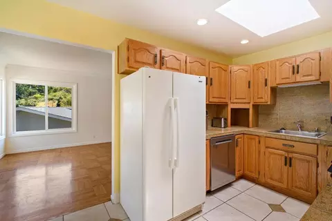 Kitchen - 235 Modoc Pl, Pacifica, CA 94044 photo 2 of 4