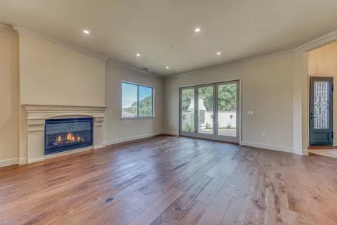 Living - 15135 Big Sky Ln, Salinas, CA 93908 photo 2 of 7