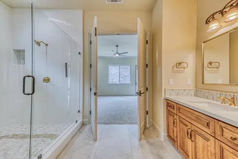 Bath - 15135 Big Sky Ln, Salinas, CA 93908 photo 3 of 6