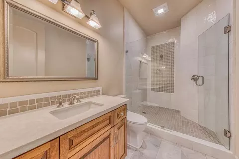 Bath - 15135 Big Sky Ln, Salinas, CA 93908 photo 4 of 6