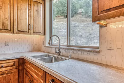 Kitchen - 15135 Big Sky Ln, Salinas, CA 93908 photo 3 of 5