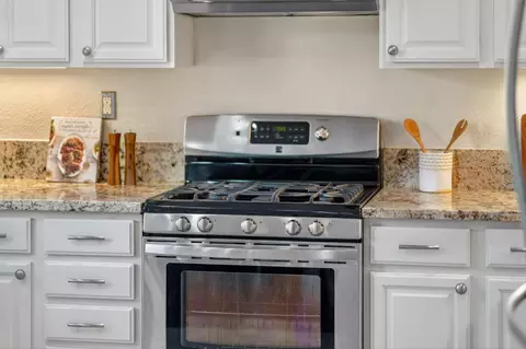 Kitchen - 914 Arrowtail Ter, Fremont, CA 94536 photo 3 of 4