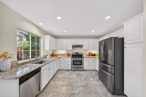 Kitchen - 914 Arrowtail Ter, Fremont, CA 94536 photo 2 of 4