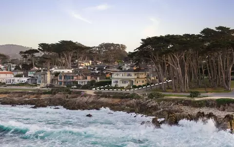 1051 Ocean View Blvd, Pacific Grove, CA 93950