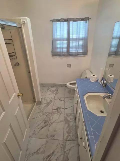 Bath - 1506 W 5th St, Madera, CA 93637 photo 1 of 1