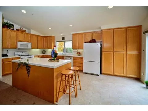 821 Tumbleweed Dr, Salinas, CA 93905 photo 2