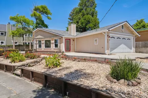 407 Columbus St, Half Moon Bay, CA 94019