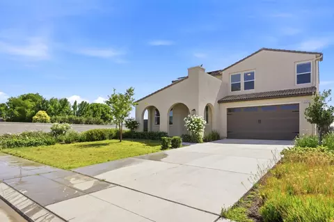 Exterior - 3335 Las Rosas Ave, Clovis, CA 93619 photo 3 of 6