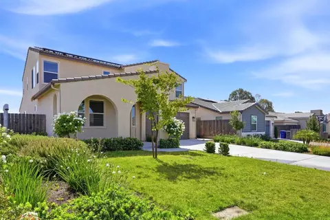 Exterior - 3335 Las Rosas Ave, Clovis, CA 93619 photo 4 of 6
