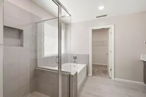 Bath - 3335 Las Rosas Ave, Clovis, CA 93619 photo 1 of 1