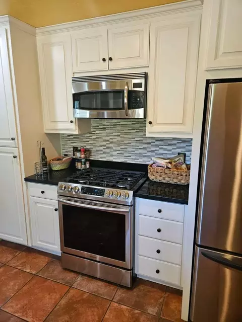Kitchen - 603 Carpenteria Rd, Aromas, CA 95004 photo 2 of 2