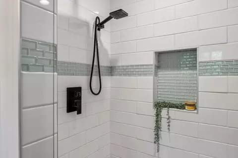 Bath - 4220 Trotter St, Capitola, CA 95010 photo 2 of 4