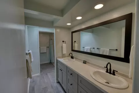 Bath - 600 Oak St, Monterey, CA 93940 photo 1 of 4