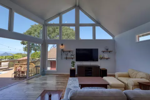 Living - 600 Oak St, Monterey, CA 93940 photo 2 of 2