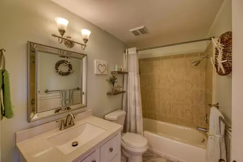 Bath - 600 Oak St, Monterey, CA 93940 photo 4 of 4