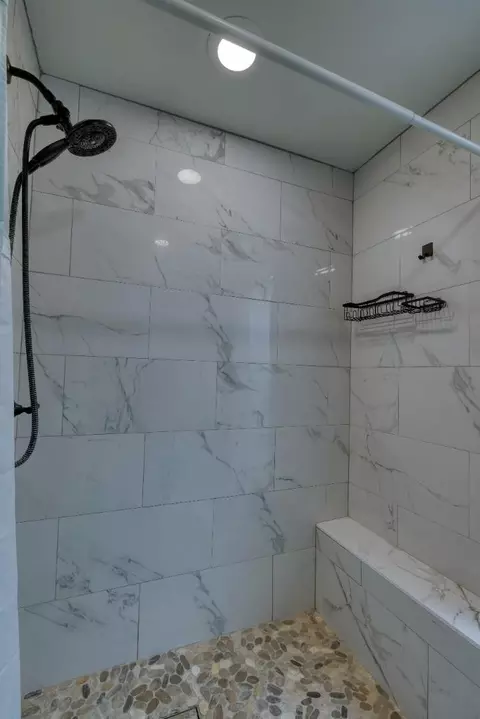 Bath - 600 Oak St, Monterey, CA 93940 photo 3 of 4