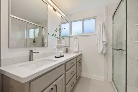 Bath - 841 Peach Ave, Sunnyvale, CA 94087 photo 4 of 6