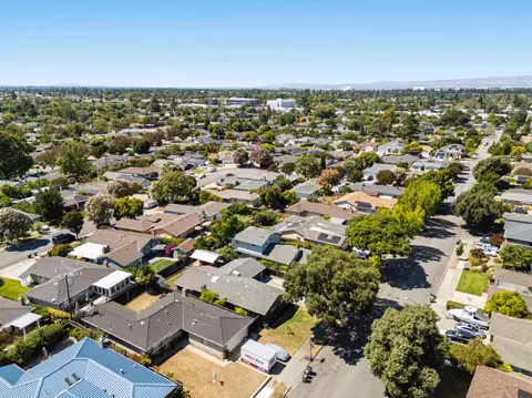 View/Area - 841 Peach Ave, Sunnyvale, CA 94087 photo 4 of 5