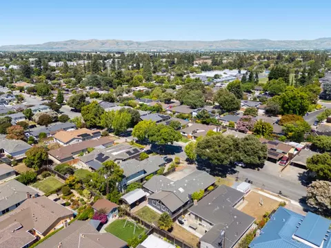 View/Area - 841 Peach Ave, Sunnyvale, CA 94087 photo 2 of 5
