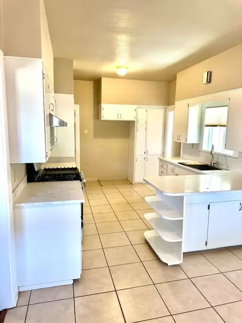 Kitchen - 19025 N Devries Rd, Lodi, CA 95242 photo 2 of 5