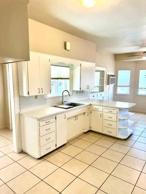 Kitchen - 19025 N Devries Rd, Lodi, CA 95242 photo 1 of 5
