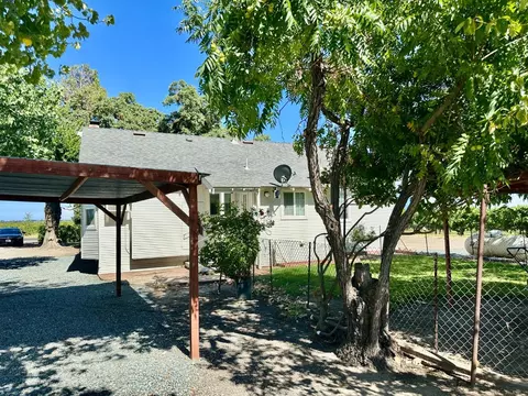 Exterior - 19025 N Devries Rd, Lodi, CA 95242 photo 9 of 10