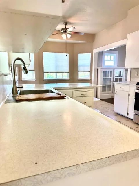 Kitchen - 19025 N Devries Rd, Lodi, CA 95242 photo 3 of 5