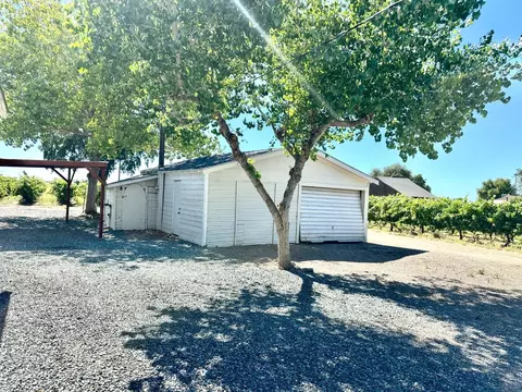 Exterior - 19025 N Devries Rd, Lodi, CA 95242 photo 6 of 10