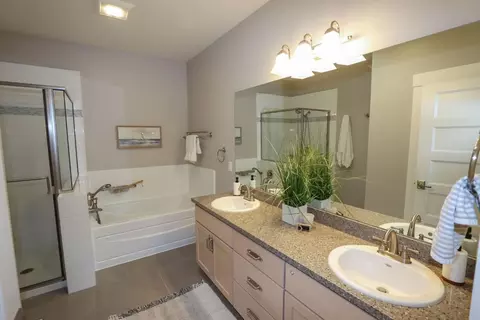 Bath - 450 Granite Way, Aptos, CA 95003 photo 2 of 4