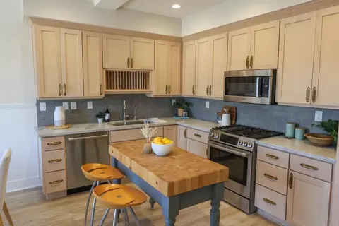 Kitchen - 450 Granite Way, Aptos, CA 95003 photo 1 of 4