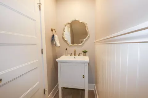 Bath - 450 Granite Way, Aptos, CA 95003 photo 1 of 4