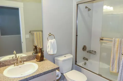 Bath - 450 Granite Way, Aptos, CA 95003 photo 4 of 4