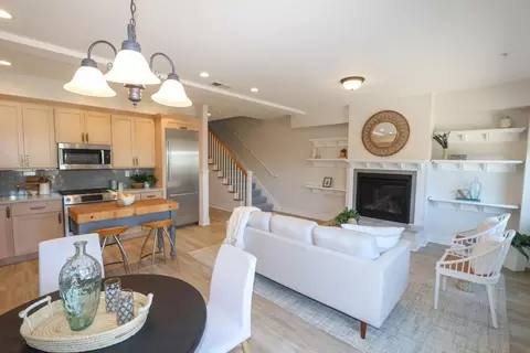 Living - 450 Granite Way, Aptos, CA 95003 photo 3 of 3
