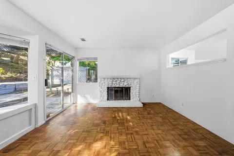 Living - 621 New Bedford Dr, Vallejo, CA 94591 photo 2 of 4