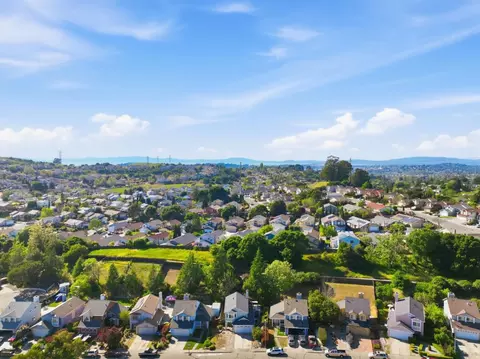 View/Area - 621 New Bedford Dr, Vallejo, CA 94591 photo 2 of 3