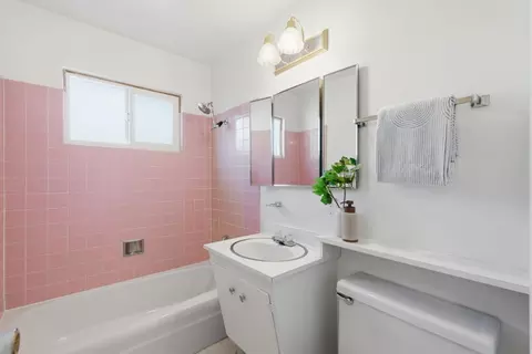 Bath - 916 Balboa Ave, Capitola, CA 95010 photo 2 of 2