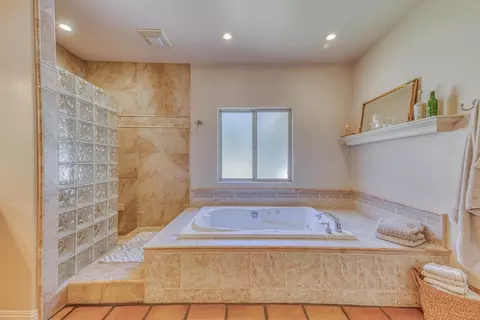 Bath - 17650 Olson Pl, Salinas, CA 93907 photo 2 of 5
