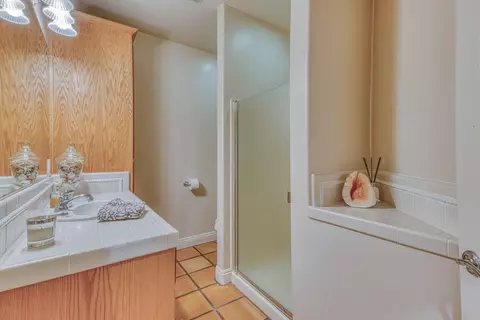 Bath - 17650 Olson Pl, Salinas, CA 93907 photo 3 of 5