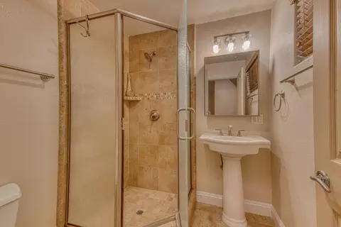 Bath - 17650 Olson Pl, Salinas, CA 93907 photo 5 of 5