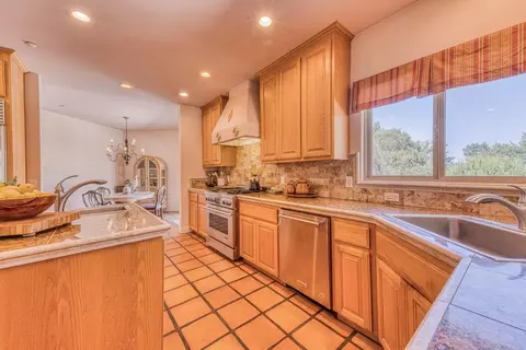 Kitchen - 17650 Olson Pl, Salinas, CA 93907 photo 4 of 6