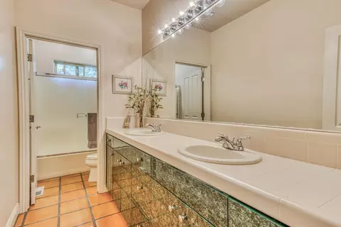 Bath - 17650 Olson Pl, Salinas, CA 93907 photo 4 of 5