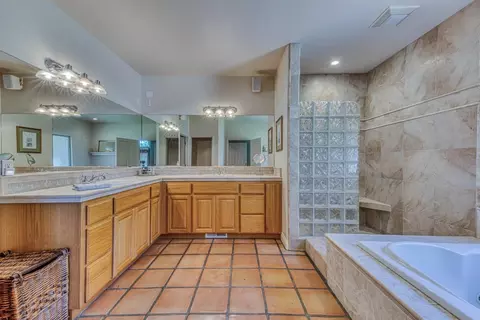 Bath - 17650 Olson Pl, Salinas, CA 93907 photo 1 of 5