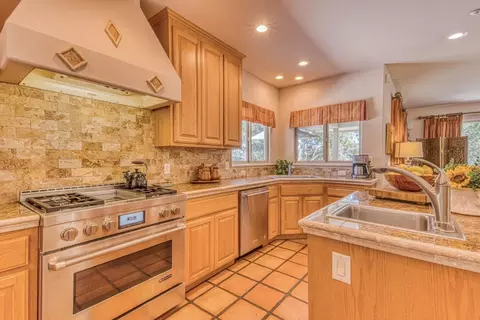 Kitchen - 17650 Olson Pl, Salinas, CA 93907 photo 2 of 6