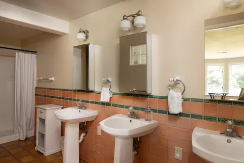 Bath - 938 Lighthouse Ave, Pacific Grove, CA 93950 photo 3 of 3