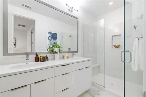 Bath - 1257 Verano Rd, Mountain View, CA 94043 photo 3 of 5