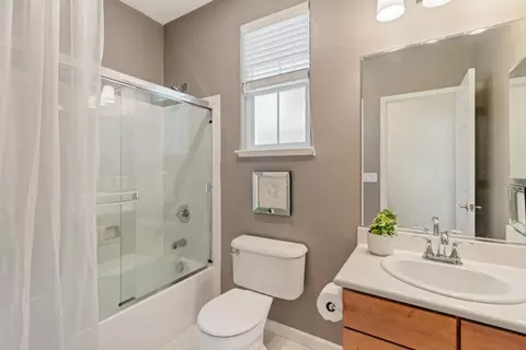 Bath - 4715 Peninsula Point Dr, Seaside, CA 93955 photo 1 of 5