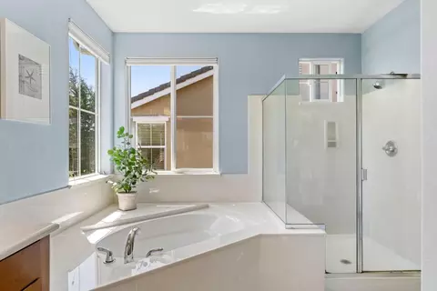 Bath - 4715 Peninsula Point Dr, Seaside, CA 93955 photo 3 of 5