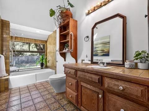 Bath - 925 Old Farm Ln, Aptos, CA 95003 photo 1 of 4