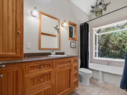 Bath - 925 Old Farm Ln, Aptos, CA 95003 photo 4 of 4