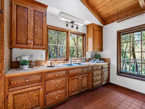 Kitchen - 925 Old Farm Ln, Aptos, CA 95003 photo 2 of 3